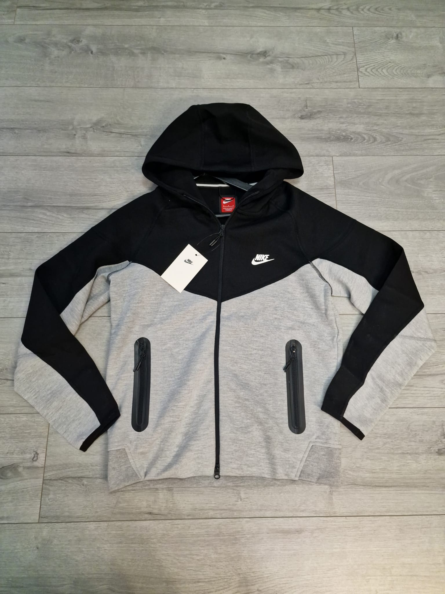 Nike Tech Fleece duks 2023 Winner Outfit