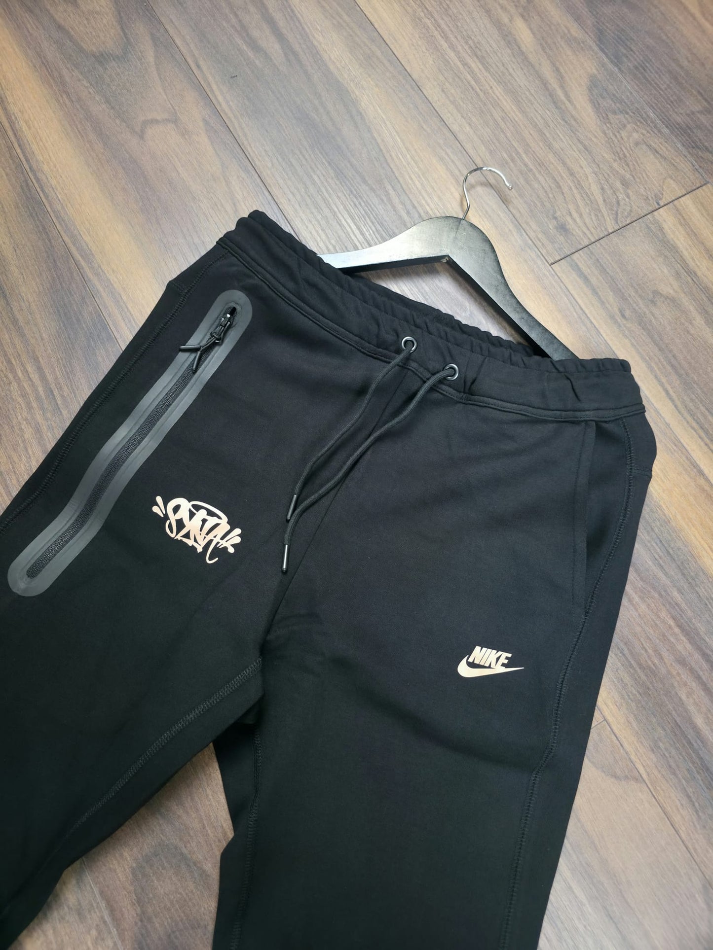 Nike Tech Fleece 2023 donji deo trenerke xSYNAWRLD