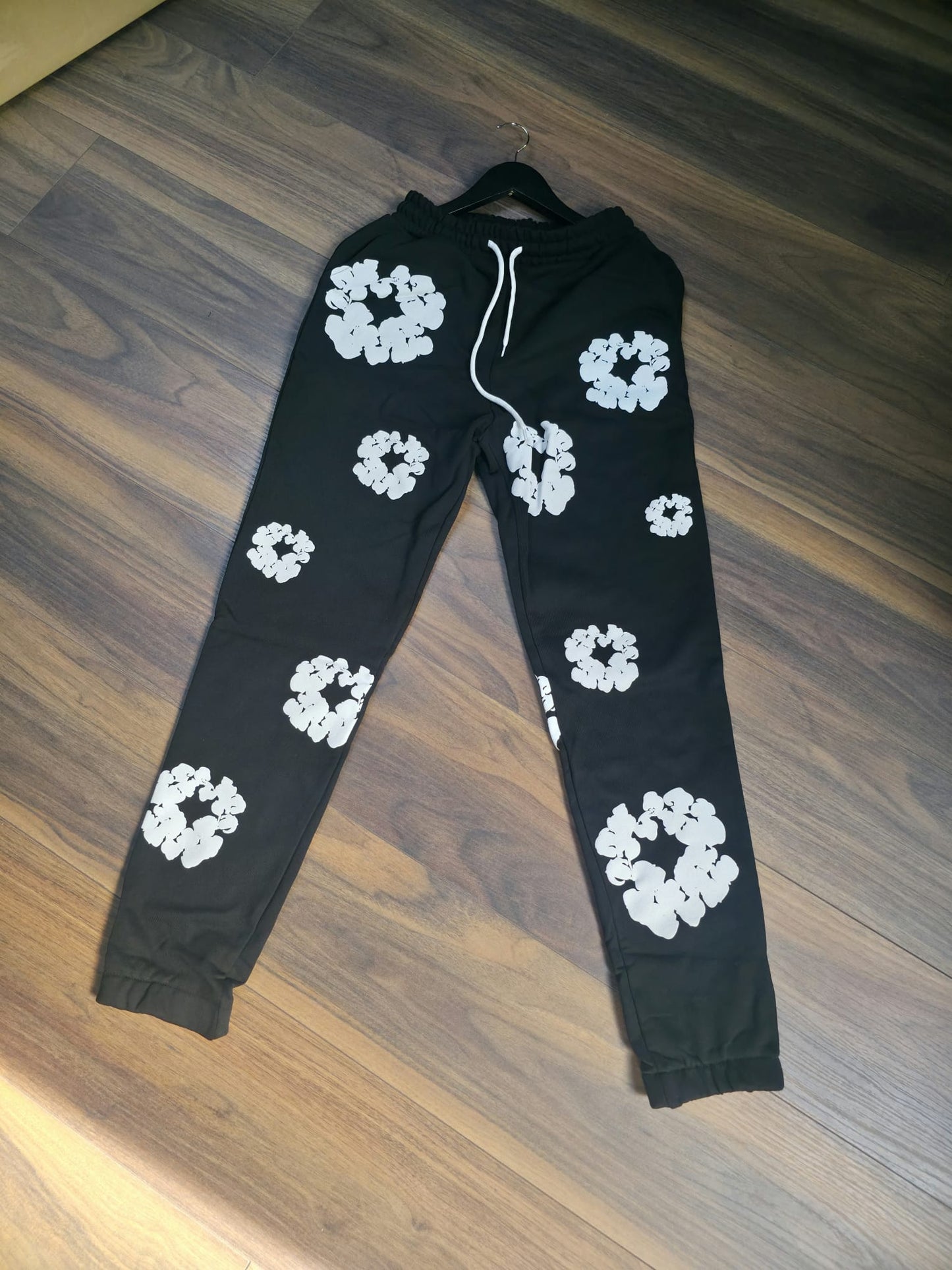 Denim Tears donji deo trenerke