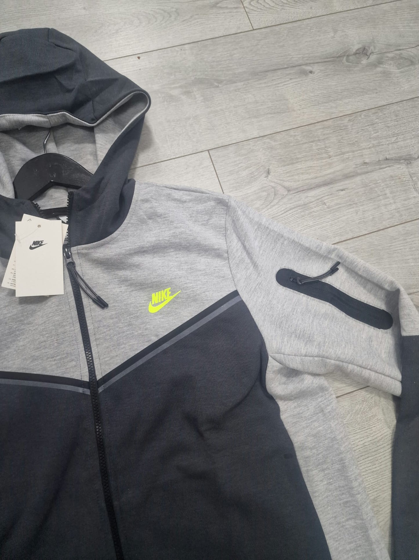 Nike Tech Fleece duks 2022