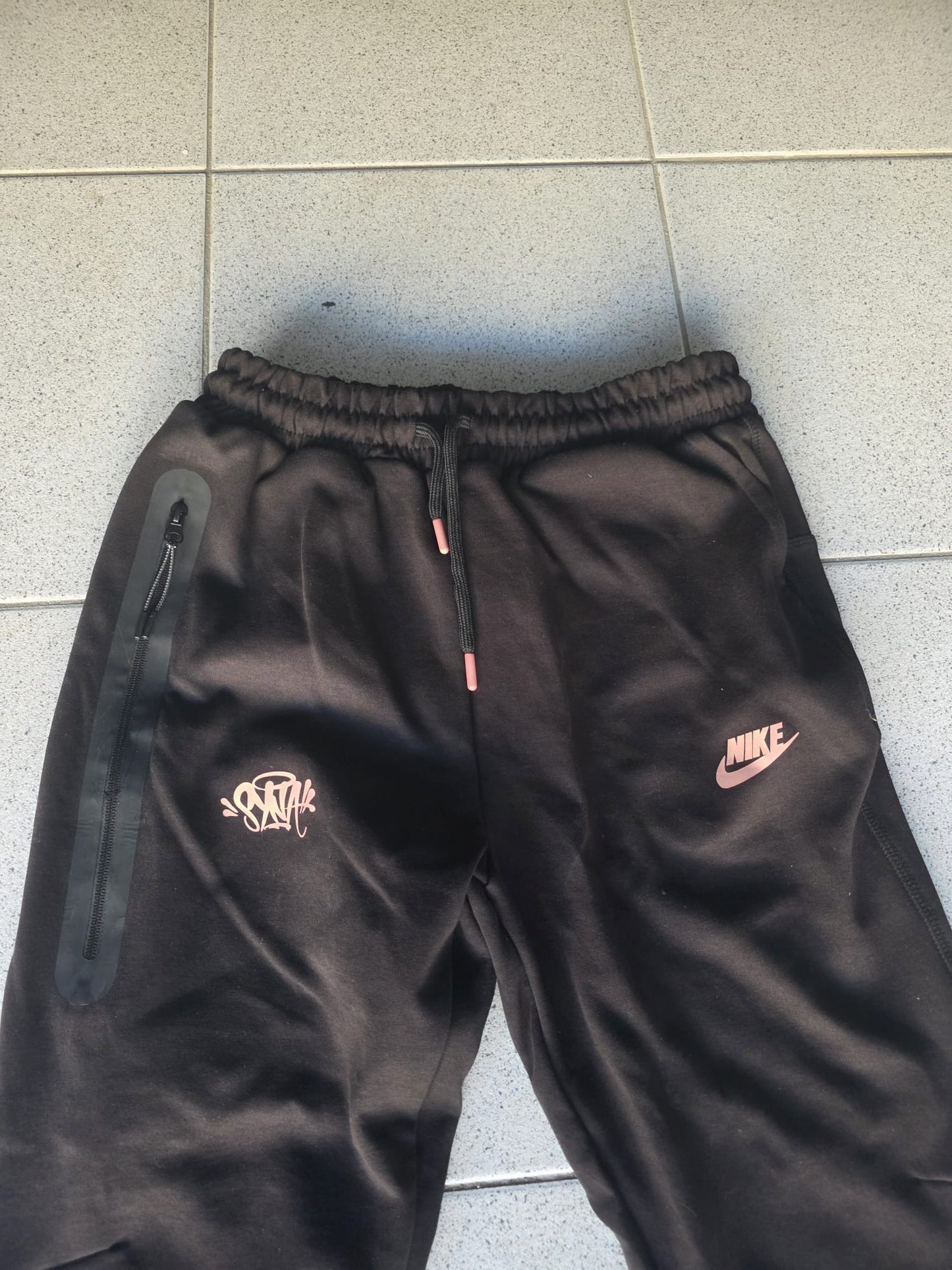 Nike Tech Fleece x SYNAWRLD donji deo trenerke